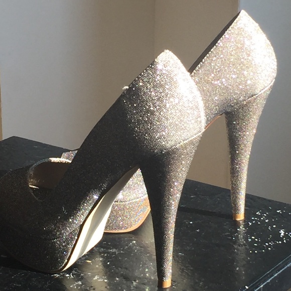 Colin Stuart shimmering gold and Black Platform Heels - Picture 6 of 6